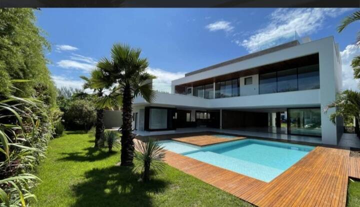 Casa, 5 quartos, 1350 m² - Foto 1