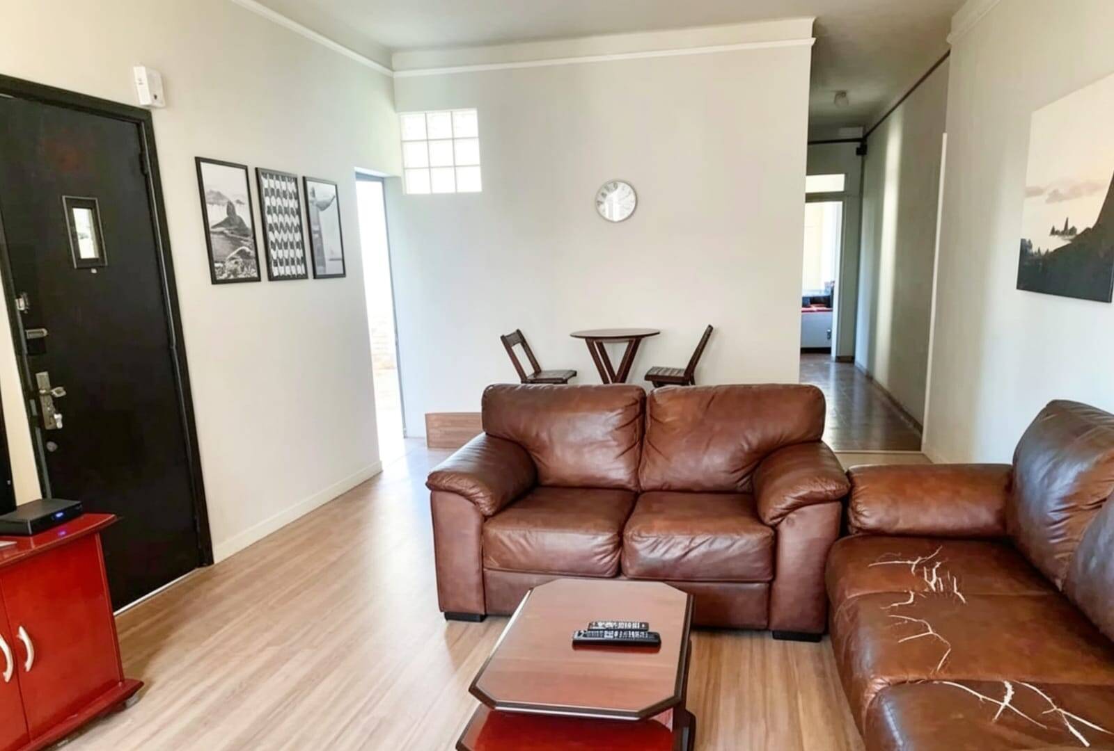Vendo apartamento  Benjamin Constant  frente  2 lances de escada  e varanda