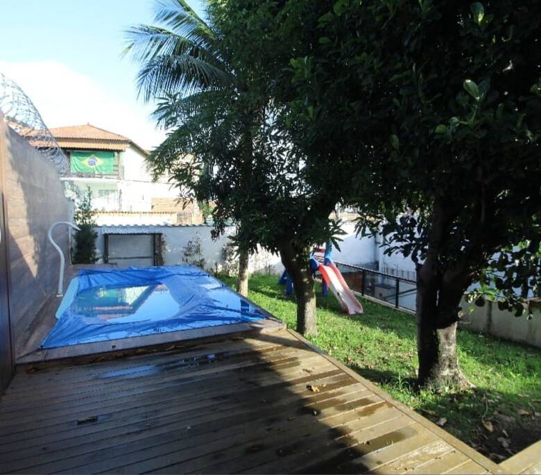 Vendo casa dúplex  perfeita para eventos  ou moradia  com piscina e jardim