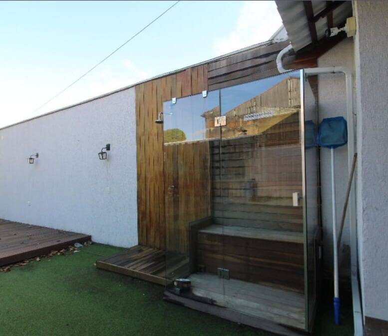 Vendo casa dúplex  perfeita para eventos  ou moradia  com piscina e jardim