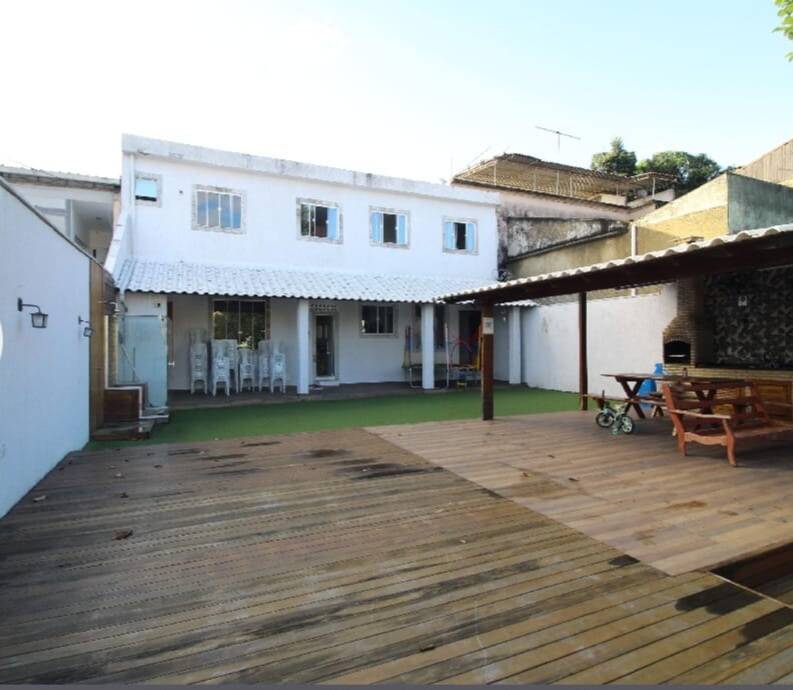 Vendo casa dúplex  perfeita para eventos  ou moradia  com piscina e jardim