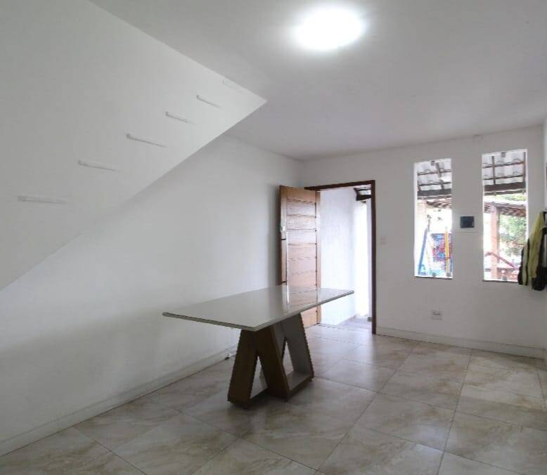 Vendo casa dúplex  perfeita para eventos  ou moradia  com piscina e jardim