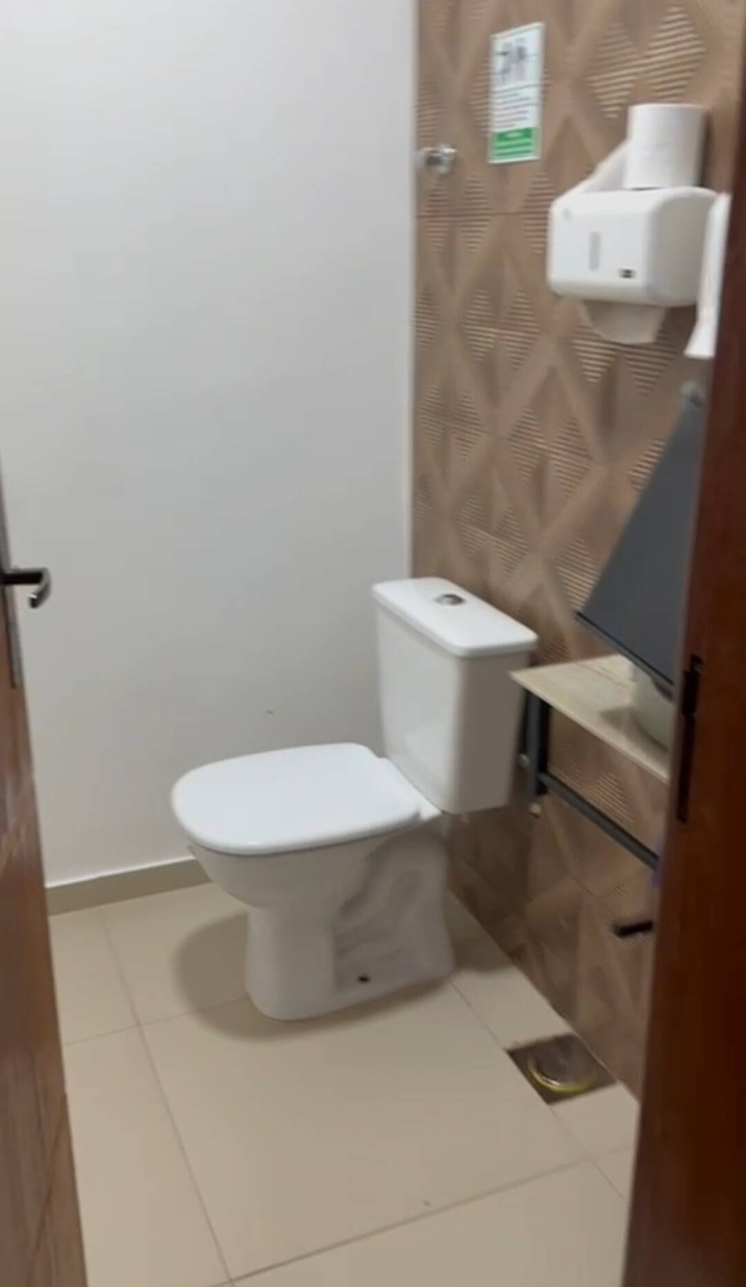 Vendo casa dúplex  perfeita para eventos  ou moradia  com piscina e jardim