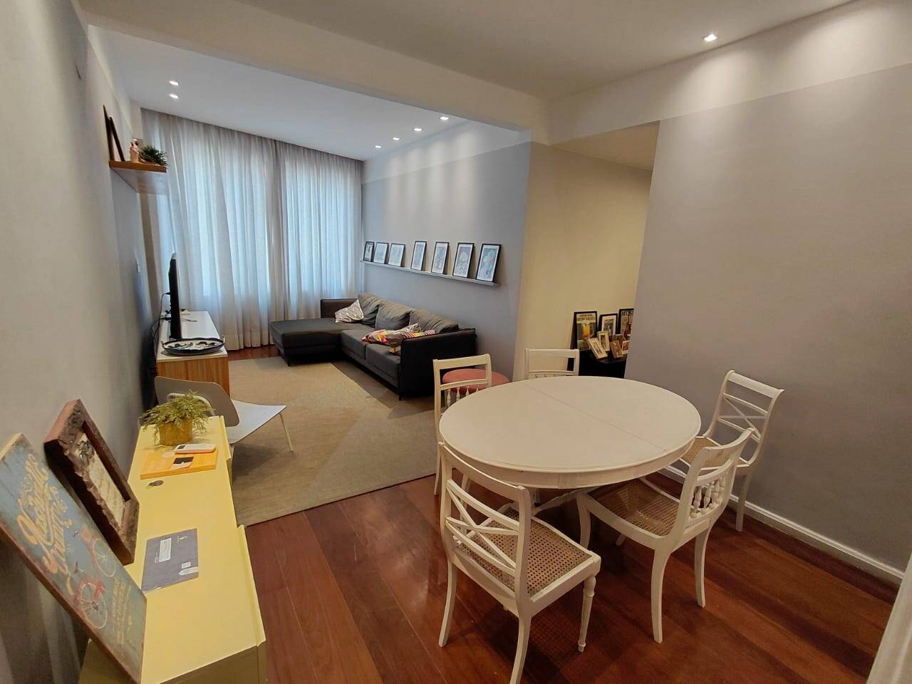 Vendo av atlântica  3 quartos  com suíte  todo reformado, aceita finarciar