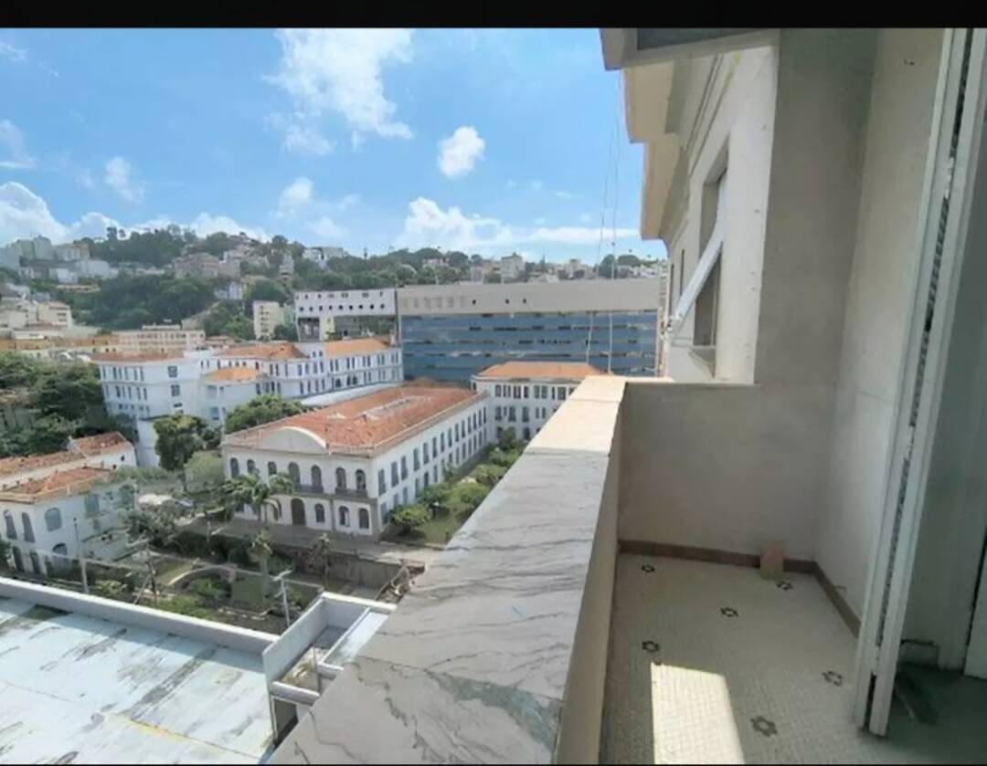 Vendo apartamento  na Glória  fundos vista livre com varanda,  financia