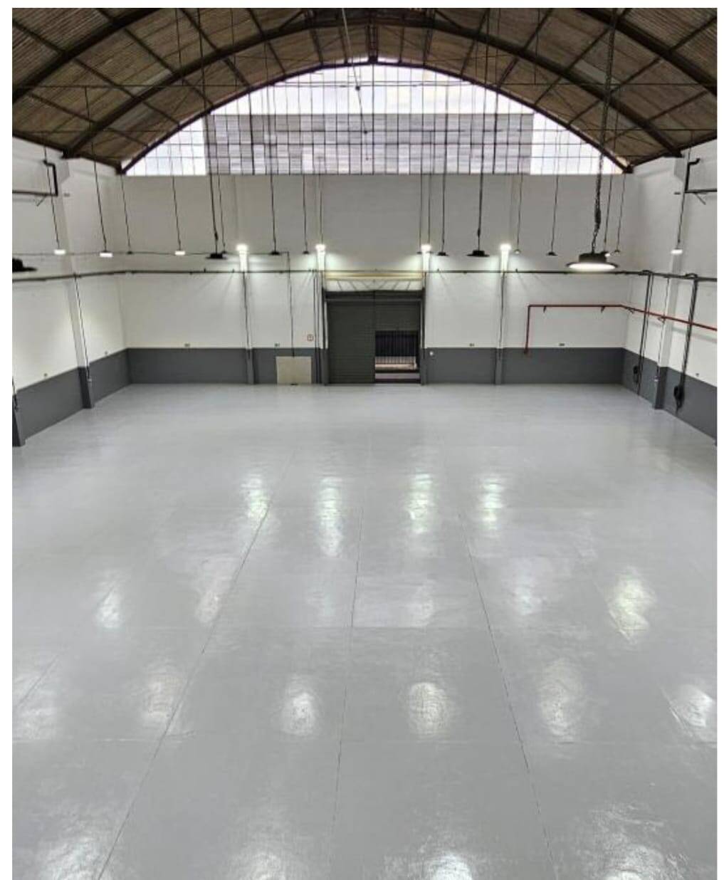 Vendo galpão  1500m2 pé direito alto, todo reformado  lugar nobre financia