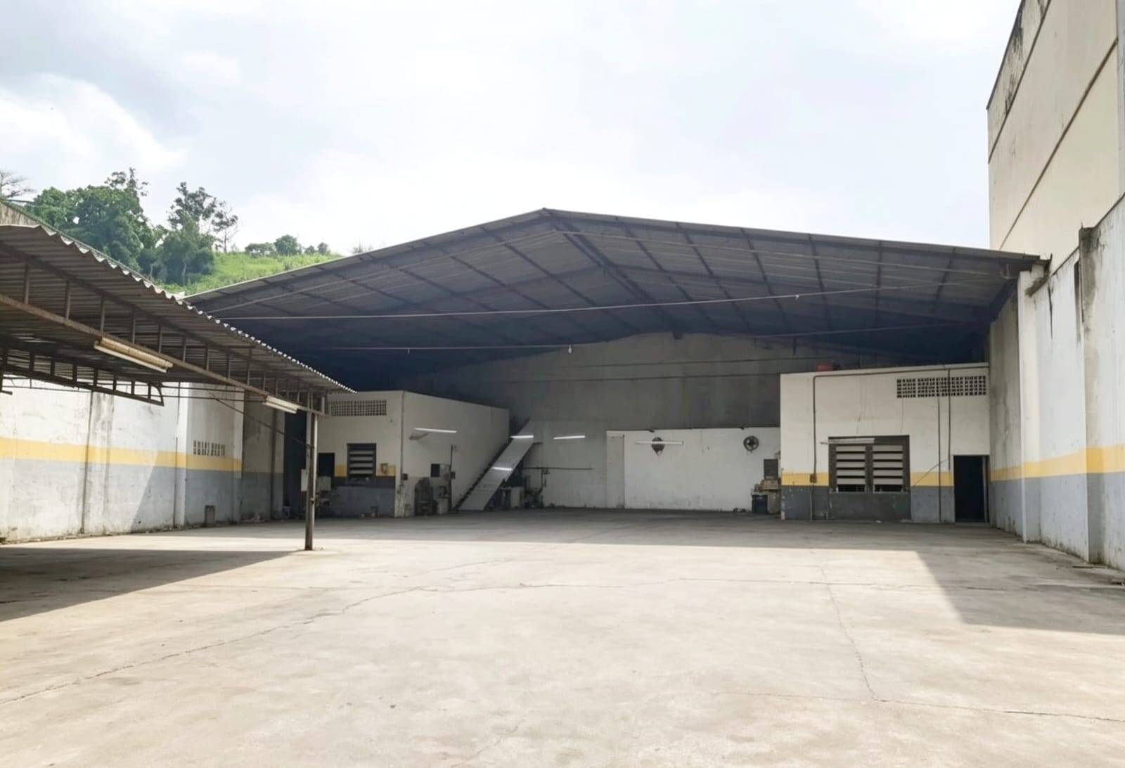 Vendo galpão  de 500m2 na Penha  ótima logística, aceita financiamento
