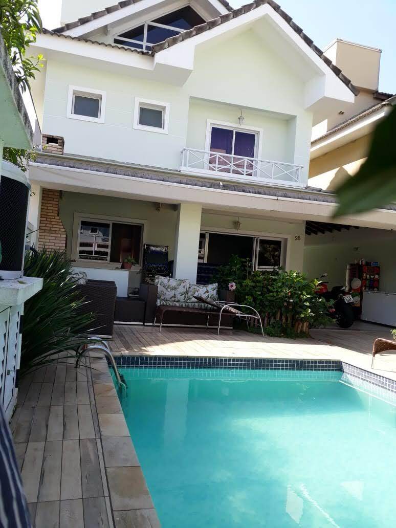 Vendo casa dúplex  no condomínio American Village  perto  shopping Recreio