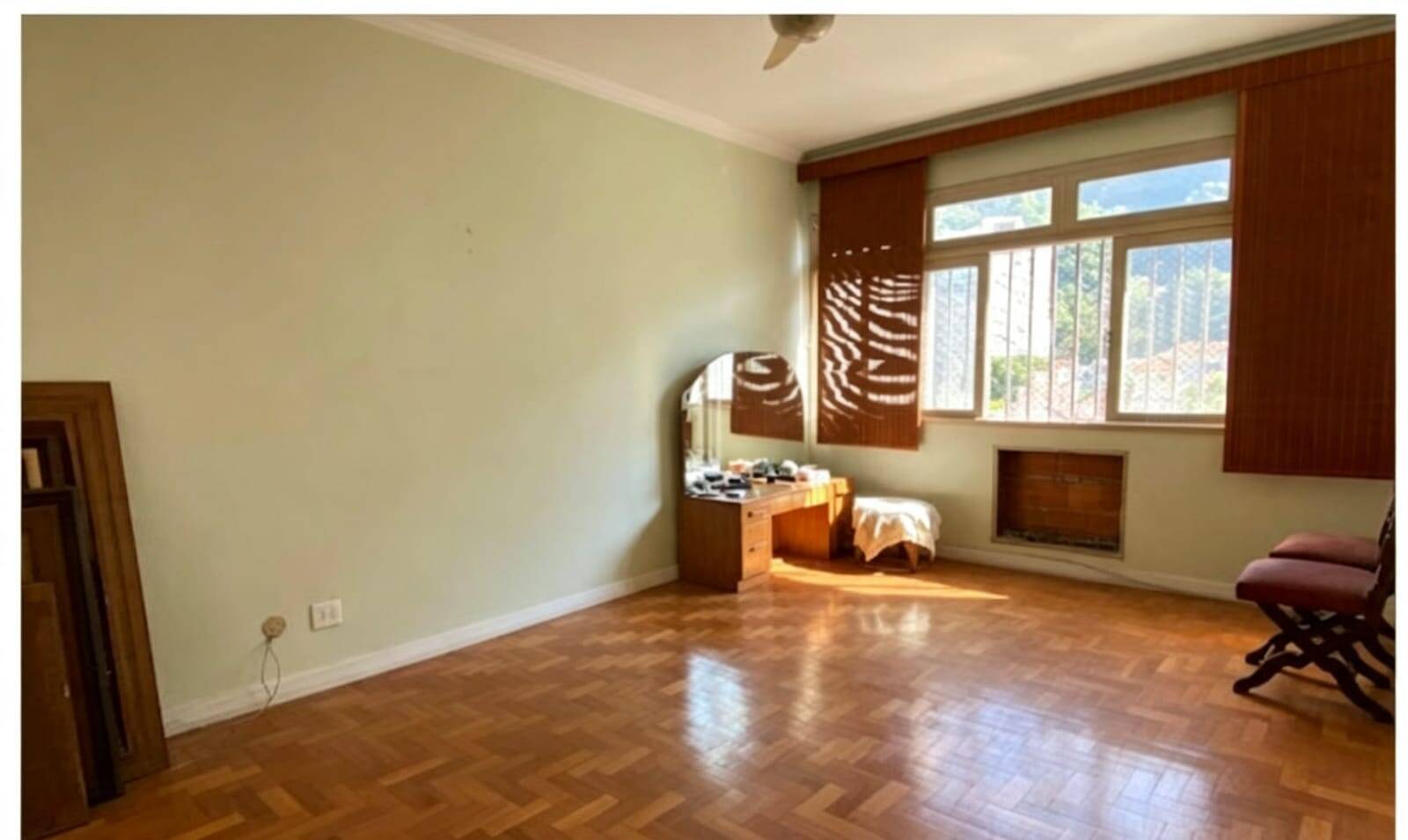 Apartamento  fundos  sol manhã, vista livre ,200m2,3 quartos, financia