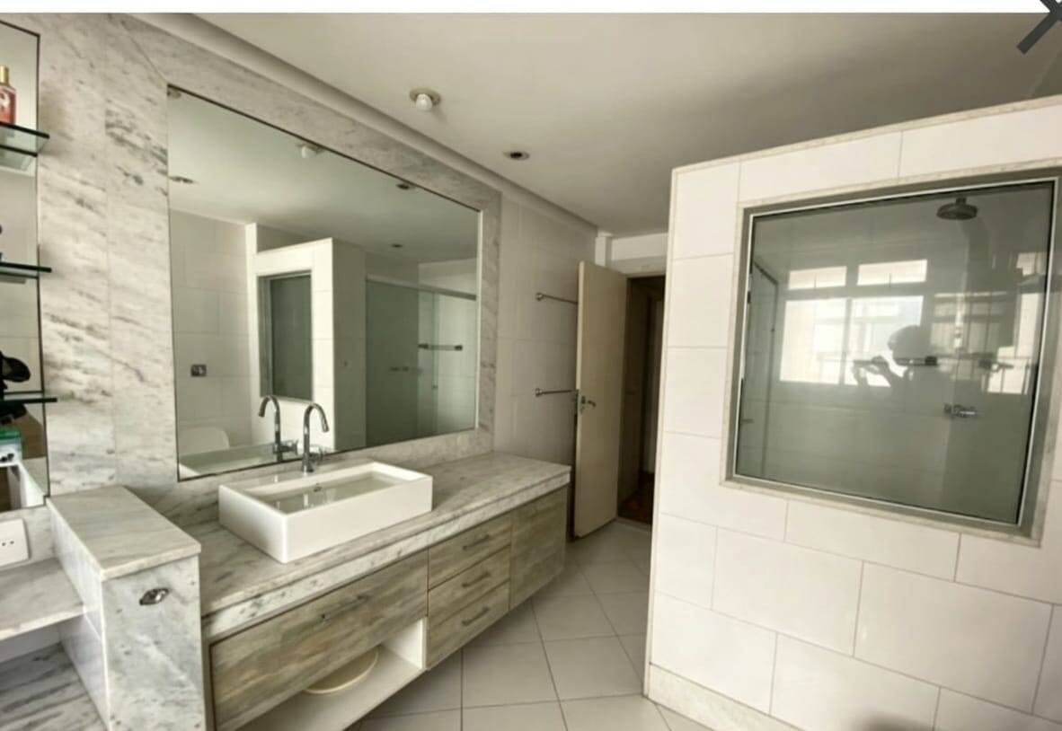 Apartamento  fundos  sol manhã, vista livre ,200m2,3 quartos, financia