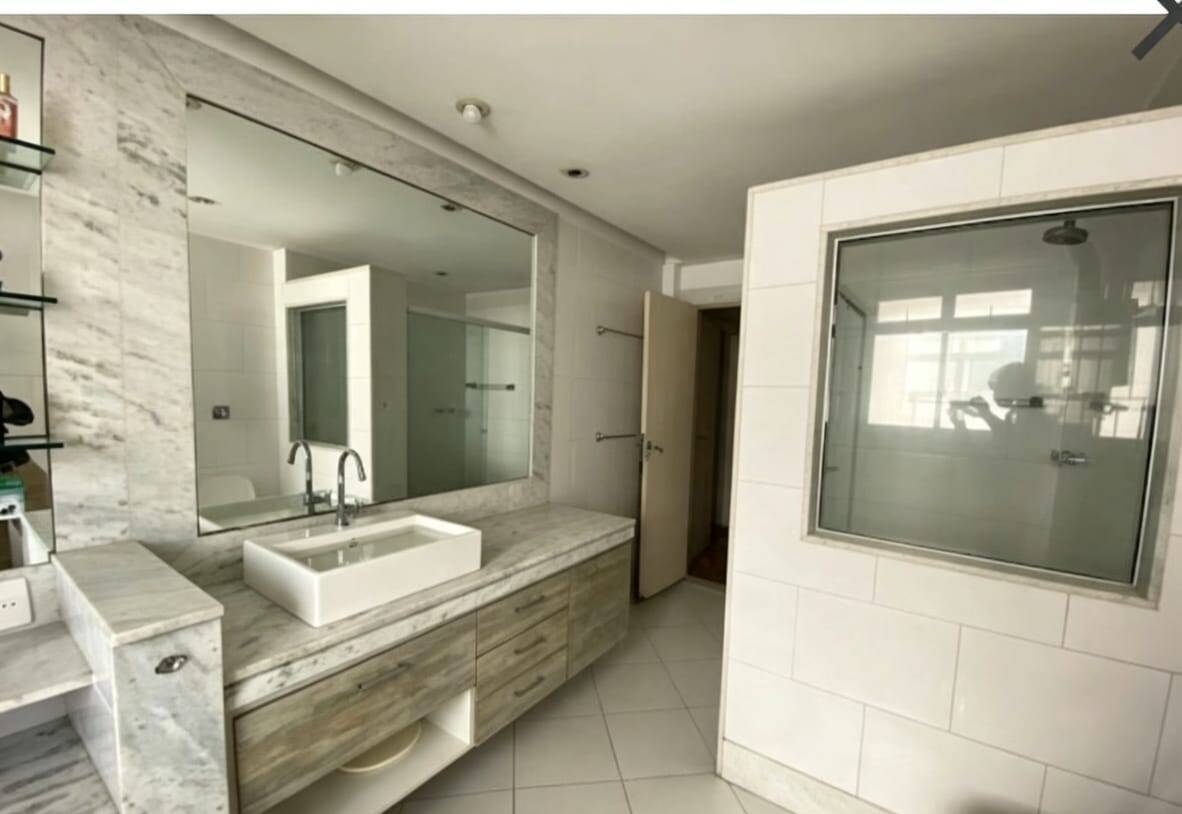 Apartamento  fundos  sol manhã, vista livre ,200m2,3 quartos, financia