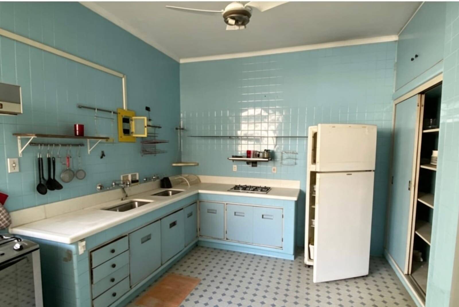 Apartamento  fundos  sol manhã, vista livre ,200m2,3 quartos, financia