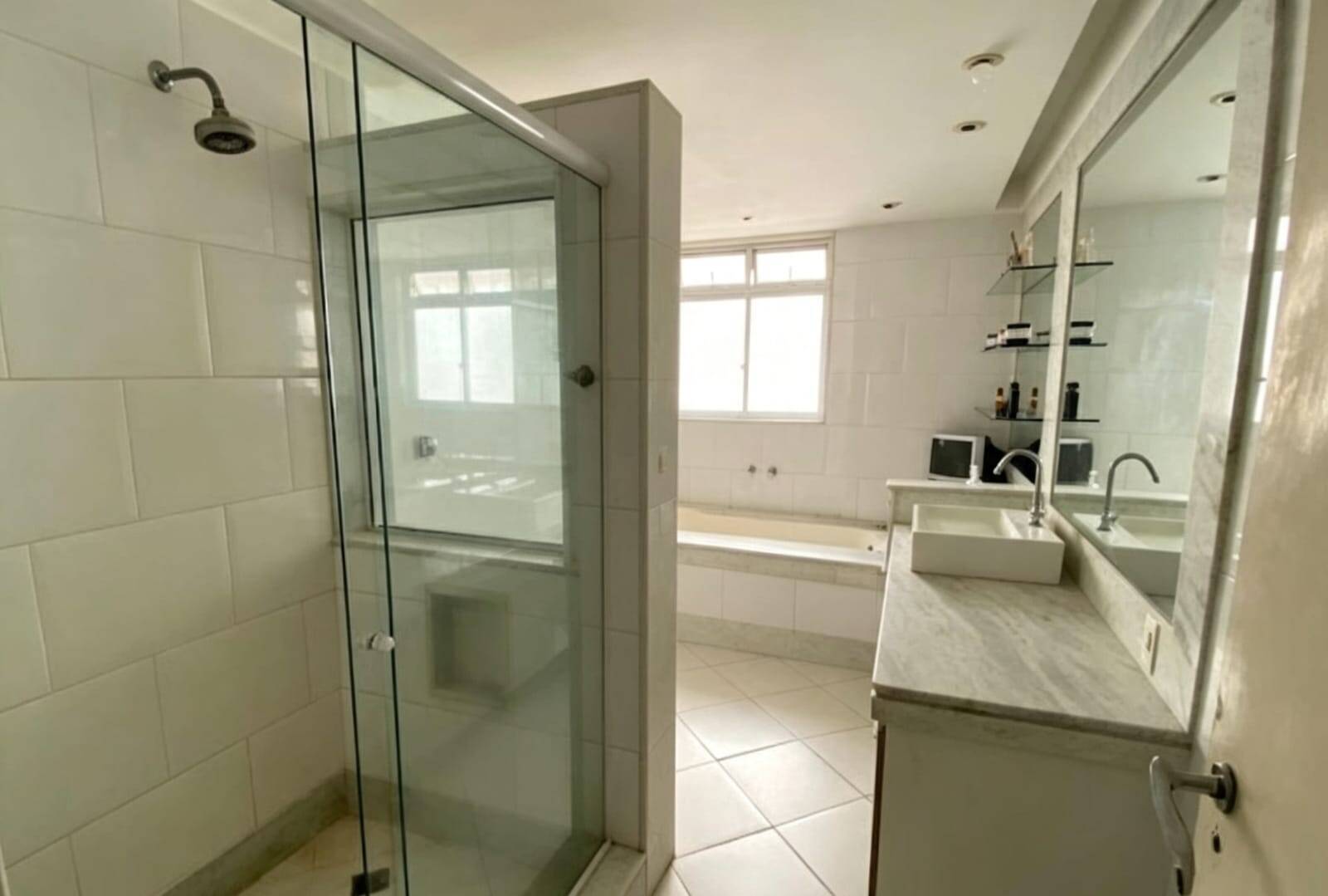 Apartamento  fundos  sol manhã, vista livre ,200m2,3 quartos, financia